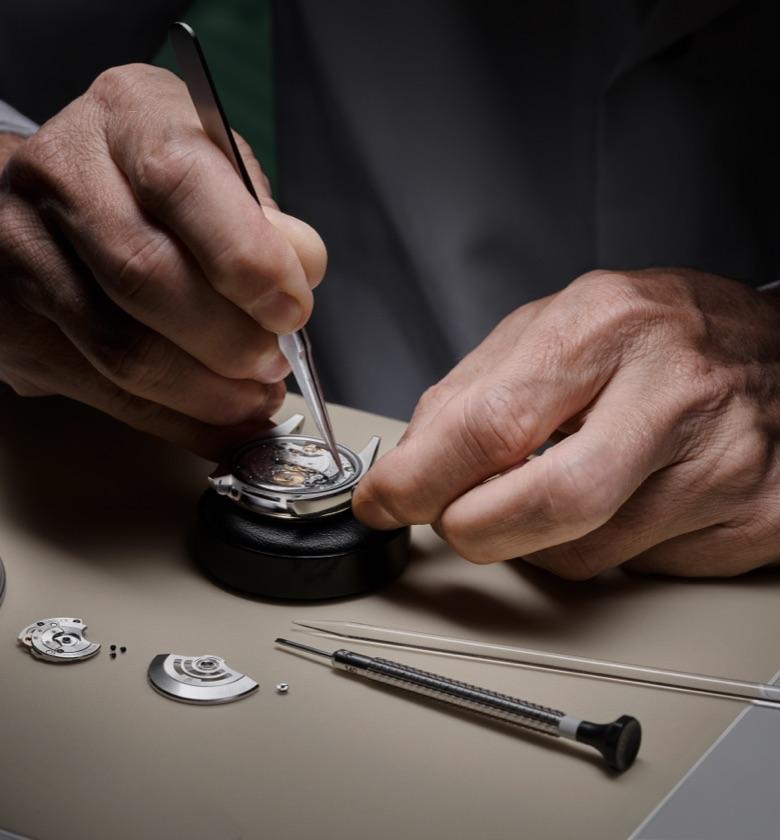 rolex-servicing-procedure-sav_1910dh_005-portrait