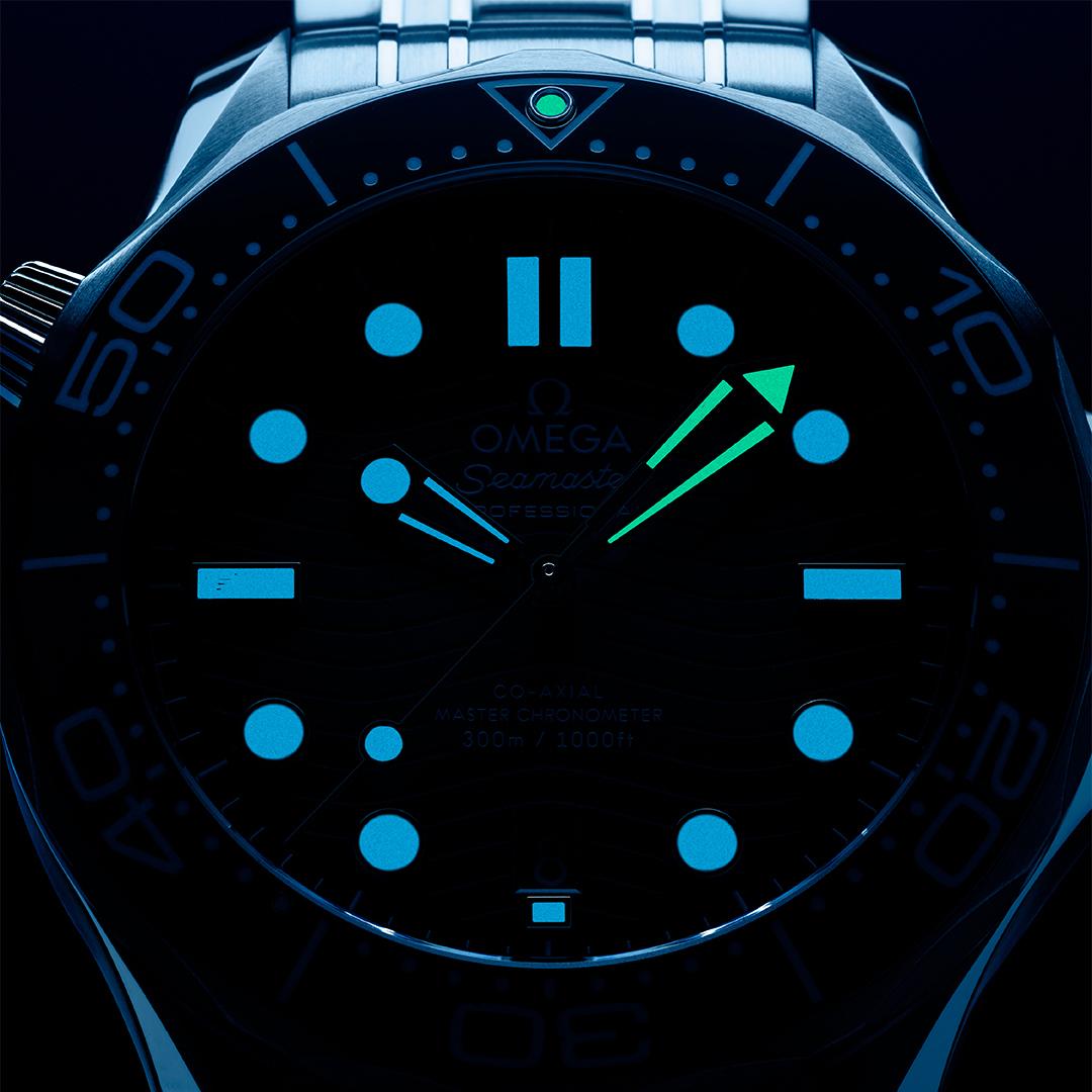 OMEGA_Seamaster_Diver300_Lume