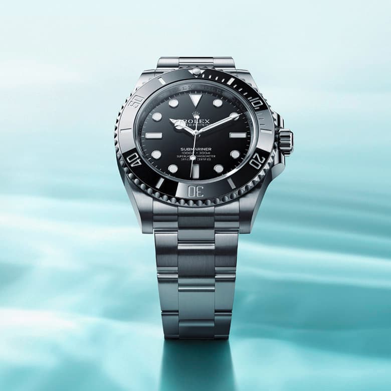 rolex-collection_banner-submariner-m124060-0001-0002_2210jva_001-portrait